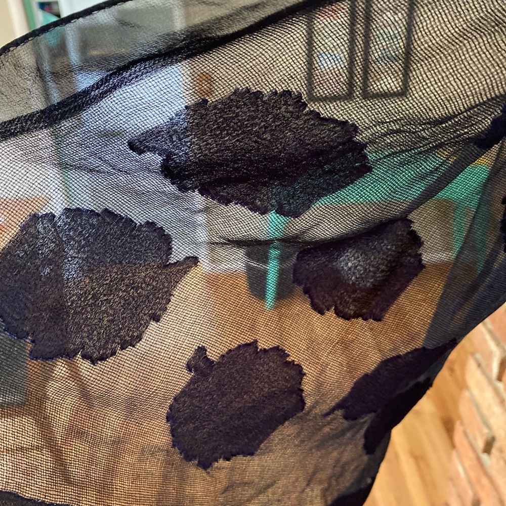 Sheer, patterned scarf - Picture 3 of 4